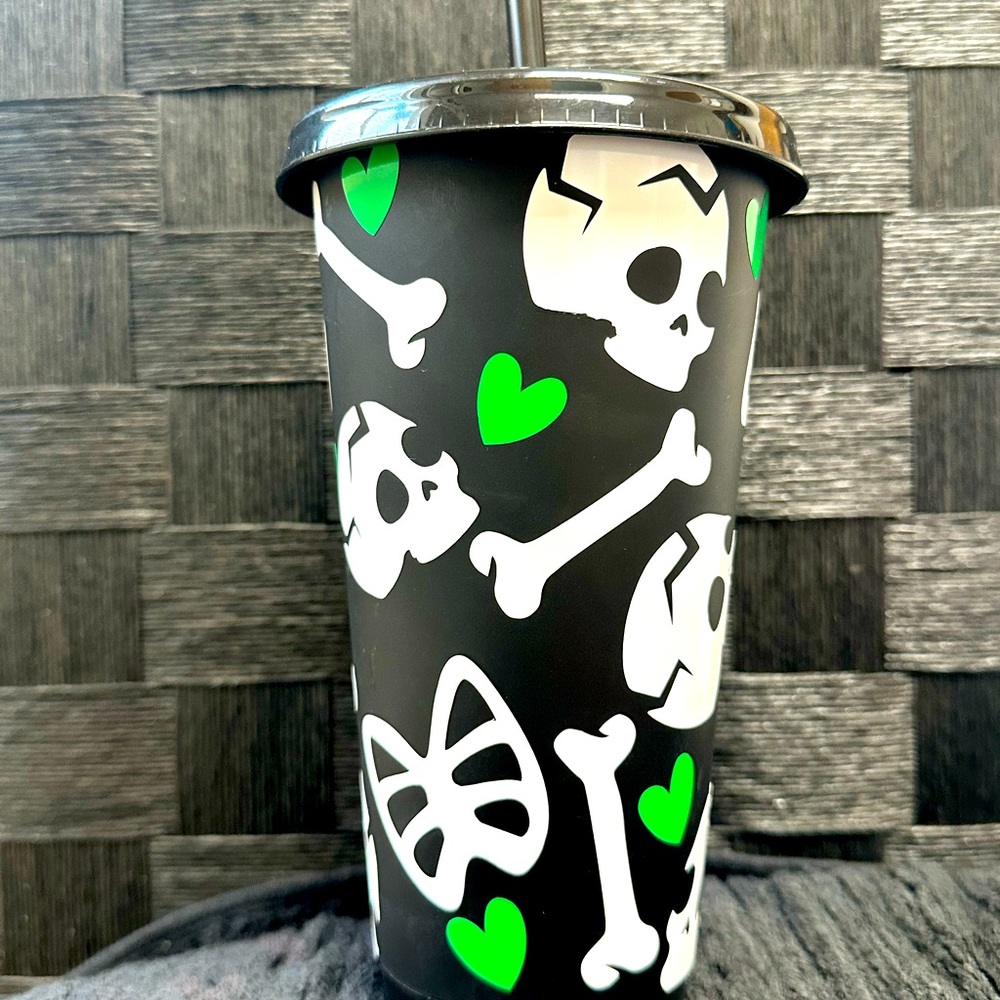 Variety of reusable plastic 24oz tumblers w/ lid and straw